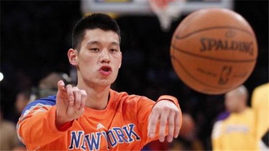 篮球教练如何为不同年龄段的球员制定战术训练方案?_0